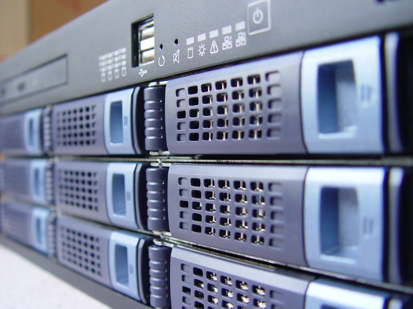 Detaliu al unor servere rack, imagine de prezentare SARD